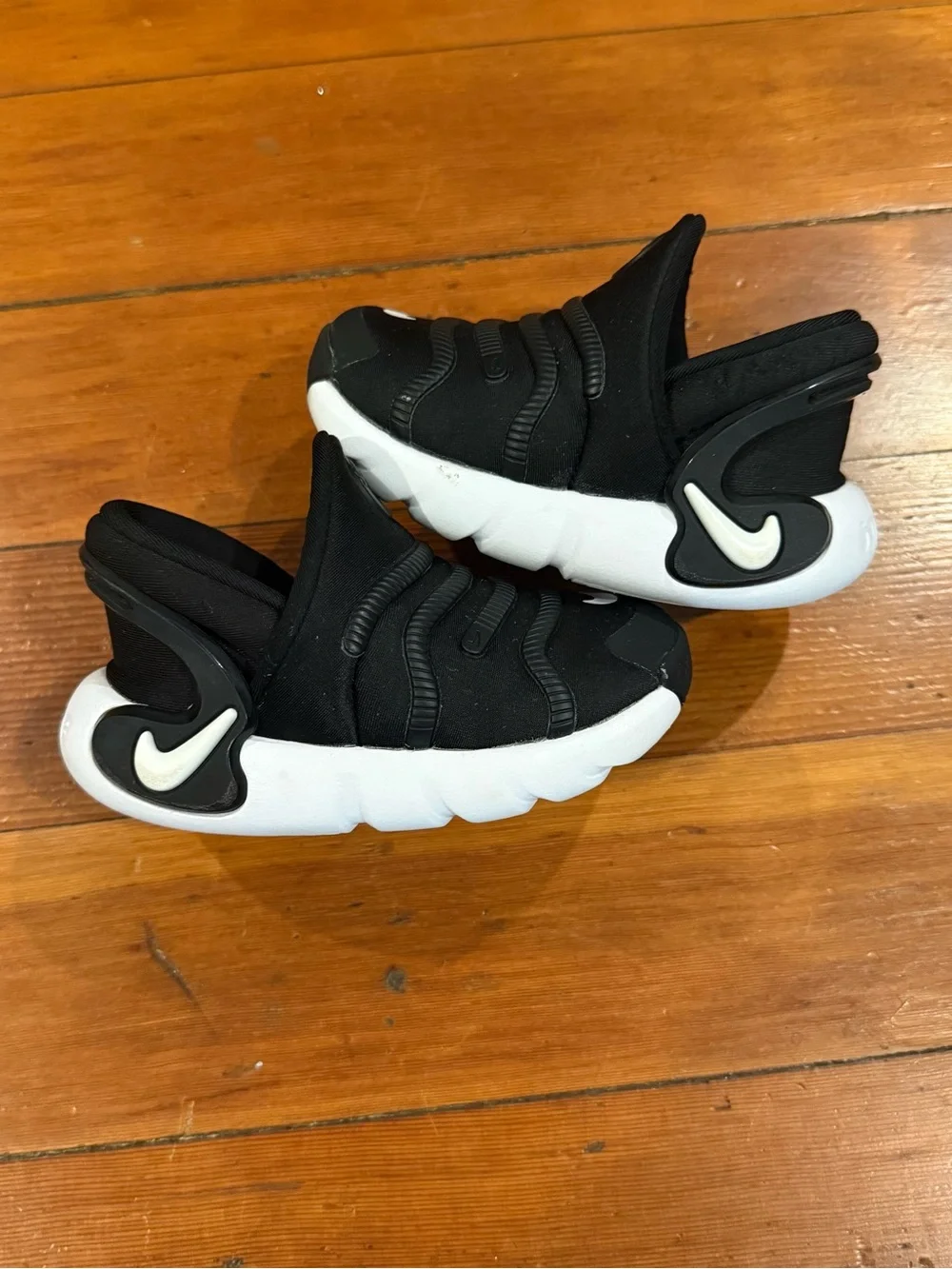 Nike Dynamo 2 EasyOn Preschool size 6C
